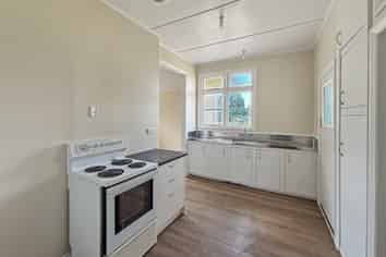 14 School Road, Woodville