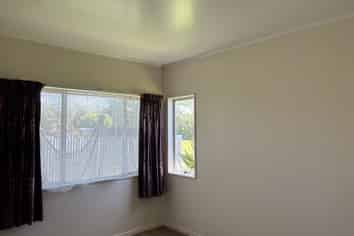 14 School Road, Woodville