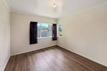 14 School Road, Woodville