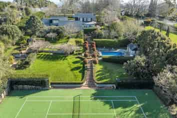 281 Point View Drive, Shamrock Park