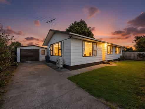 2/2 Resolute Way, Papakura