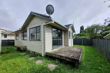 100B Cobham Crescent, Kelston