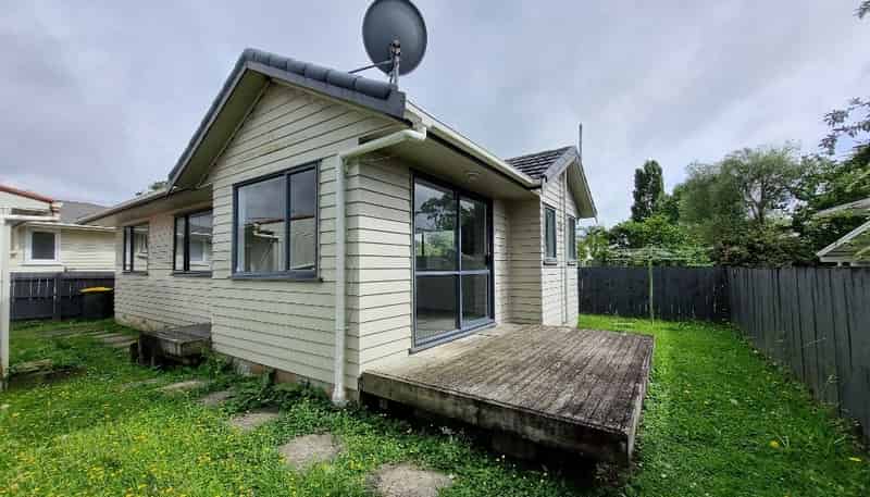 100B Cobham Crescent, Kelston