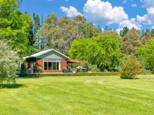 1805 Cust Road, Cust