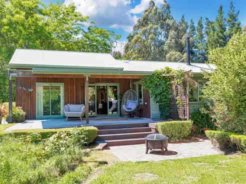 1805 Cust Road, Cust