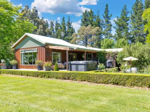 1805 Cust Road, Cust