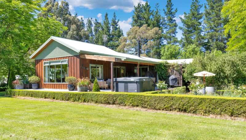 1805 Cust Road, Cust