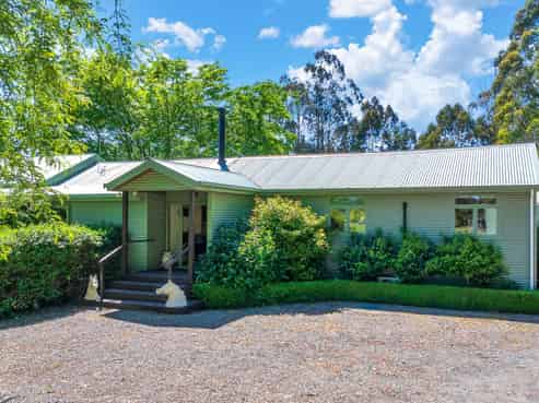 1805 Cust Road, Cust