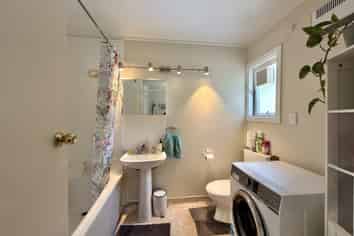 2a/145 Ohiro Road , Brooklyn