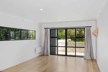 121/3 Morningside Drive, Morningside