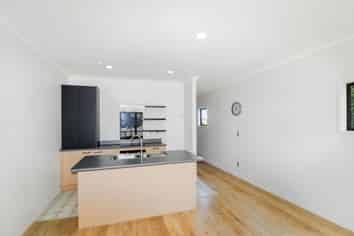 121/3 Morningside Drive, Morningside