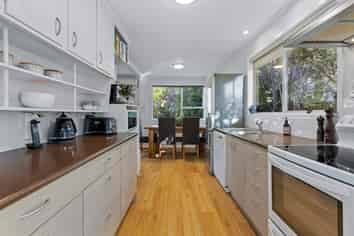 6 Spinella Drive, Bayview