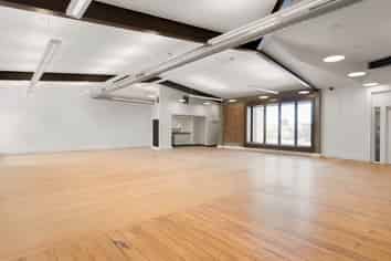 CHARACTER OFFICE WITH 10 CAR PARKS
