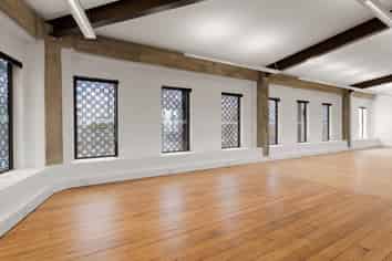 CHARACTER OFFICE WITH 10 CAR PARKS
