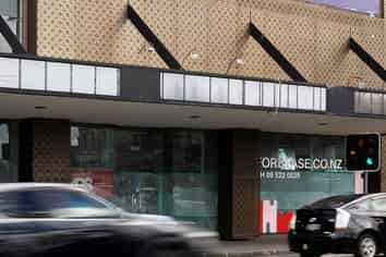 CHARACTER OFFICE WITH 10 CAR PARKS
