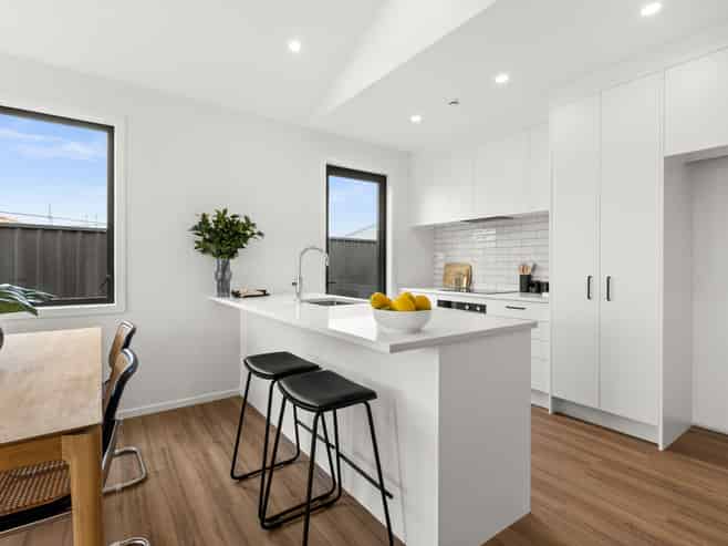 6 Tutira Place, Poraiti