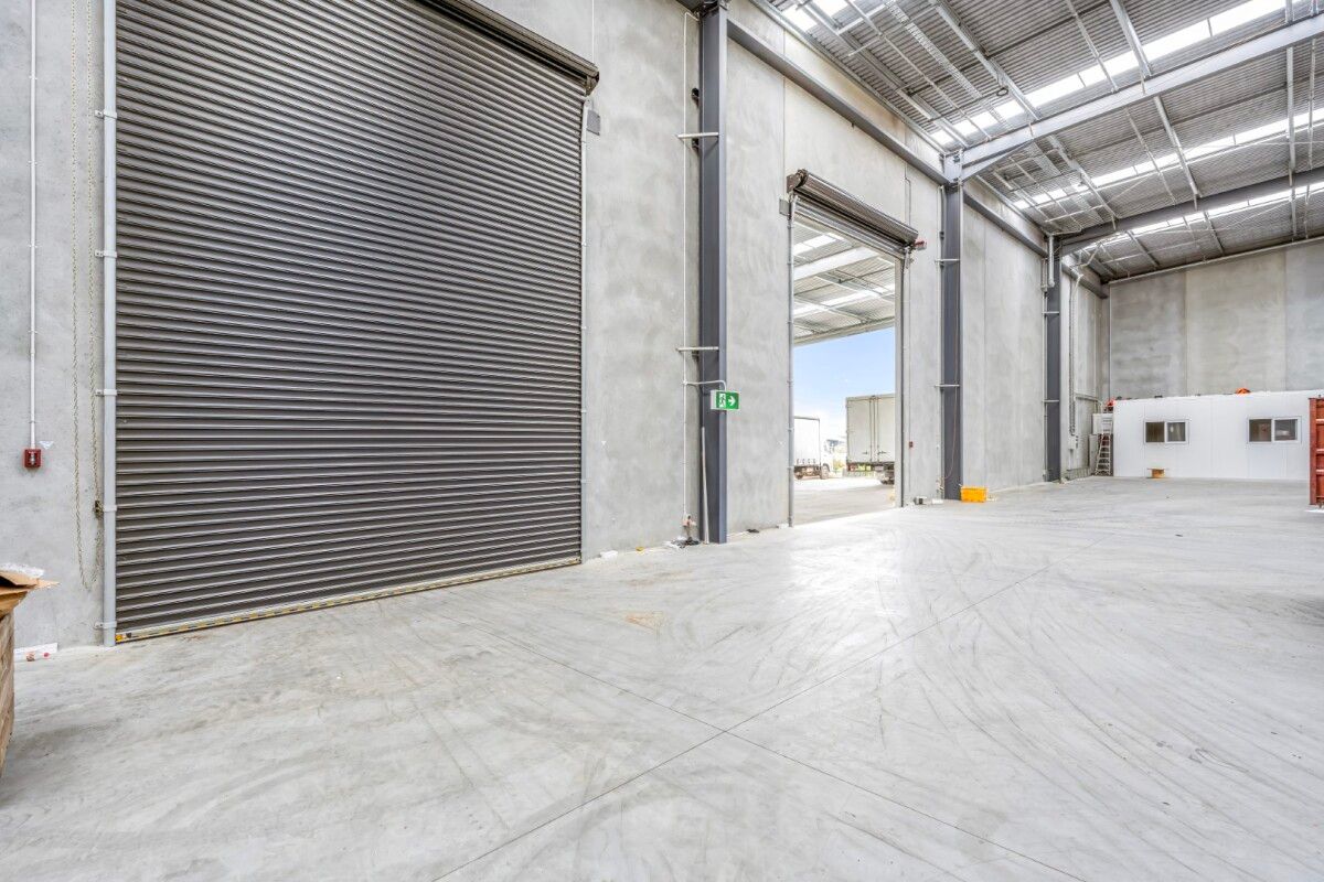 Brand New Shed with Chiller - Mehr