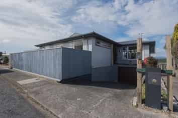 12 Maple Grove, Kingston