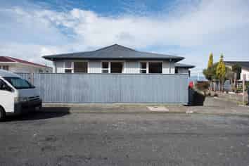 12 Maple Grove, Kingston