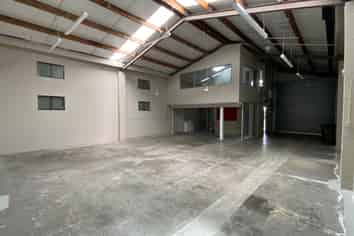 209SQM City Fringe Warehouse/Office + Parking