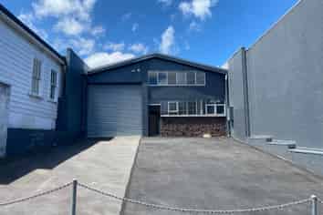 209SQM City Fringe Warehouse/Office + Parking