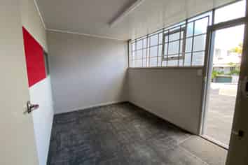 209SQM City Fringe Warehouse/Office + Parking