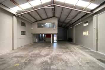209SQM City Fringe Warehouse/Office + Parking