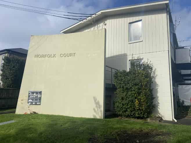 4/8 Shackleton Road, Mount Eden