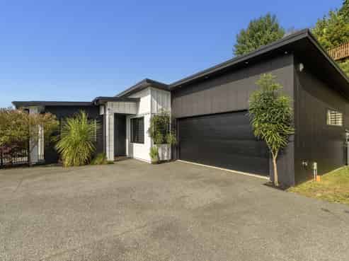 190 Castlewold Drive, Bethlehem