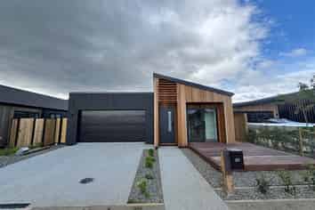 23 Wooing Tree Ave, Cromwell