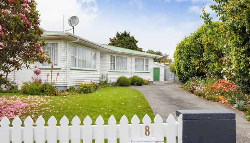 8 Somerset Crescent, Highbury