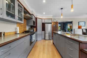 110 Ayrshire Drive, Grandview Heights