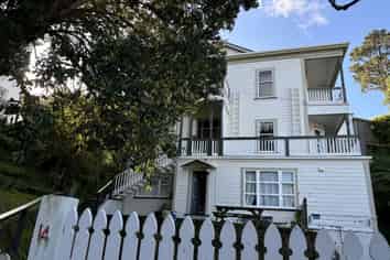 2/14 Orchard Street, Wadestown