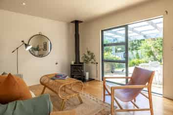 11 Natzka Road, Ostend