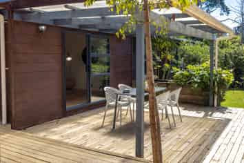 11 Natzka Road, Ostend