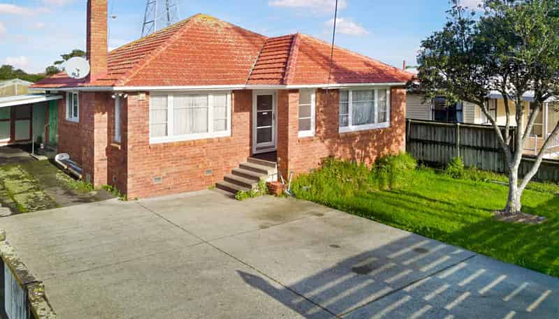 24 White Swan Road, Mount Roskill
