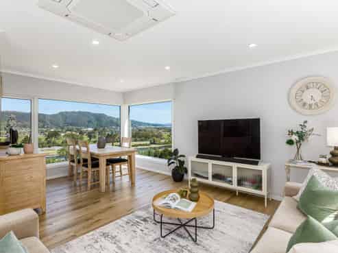 18 Palm Grove, Belmont