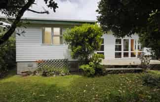 8 Estuary Street, Makara Beach