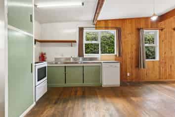 8 Estuary Street, Makara Beach