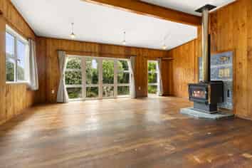 8 Estuary Street, Makara Beach