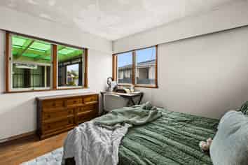 10 Foster Terrace, Onekawa