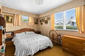 10 Foster Terrace, Onekawa