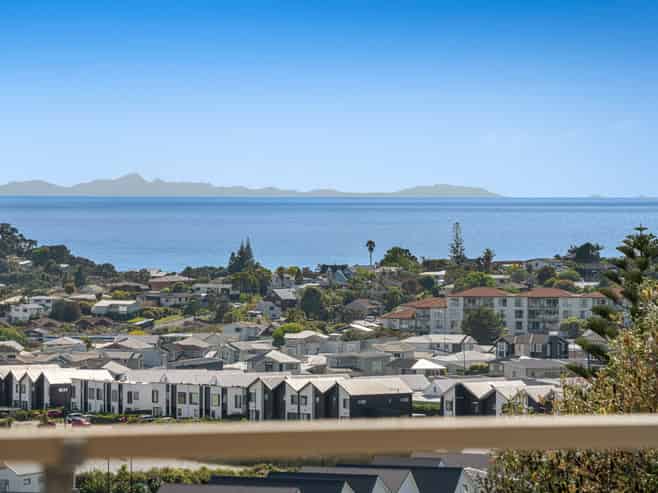 20 Whangaparaoa Road, Red Beach