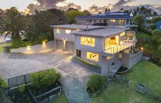 20 Whangaparaoa Road, Red Beach