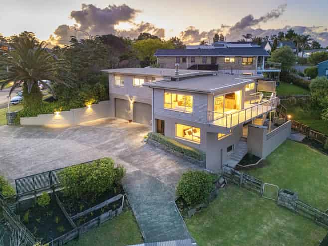 20 Whangaparaoa Road, Red Beach