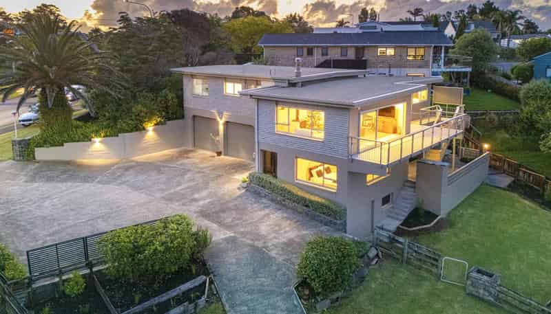 20 Whangaparaoa Road, Red Beach