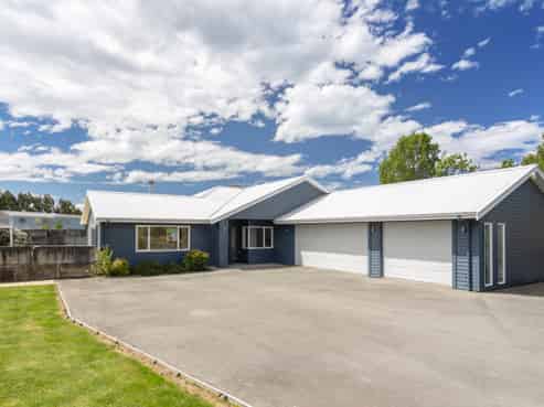 326 Homestead Road, Weston