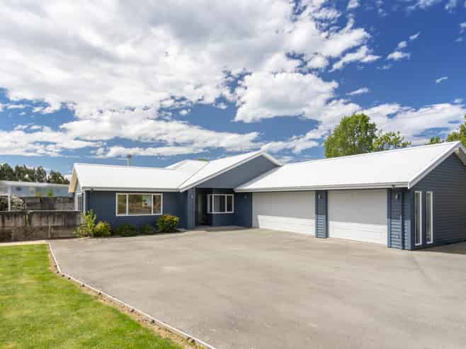 326 Homestead Road, Weston