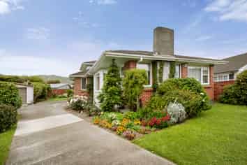 45 Holyoake Crescent, Avalon