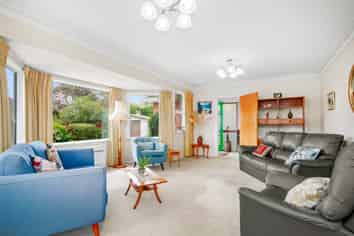 45 Holyoake Crescent, Avalon